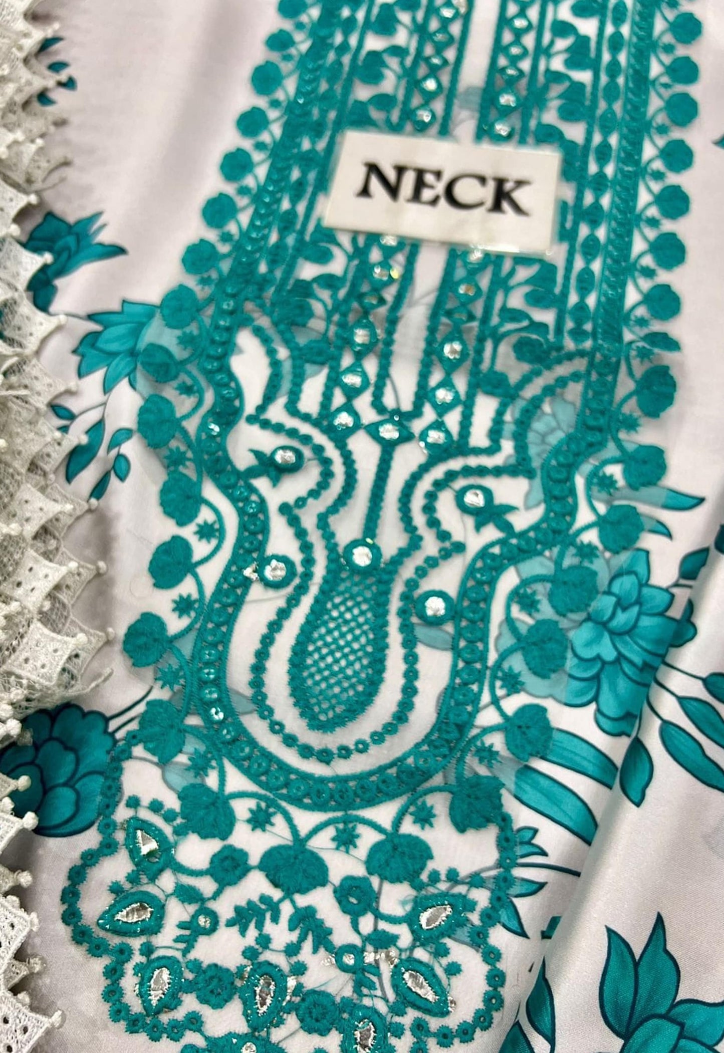 Embroidered Lawn 3 Piece Unstitched Suit GREEN LAWN-ACL-WPR-23 - Summer Collection
