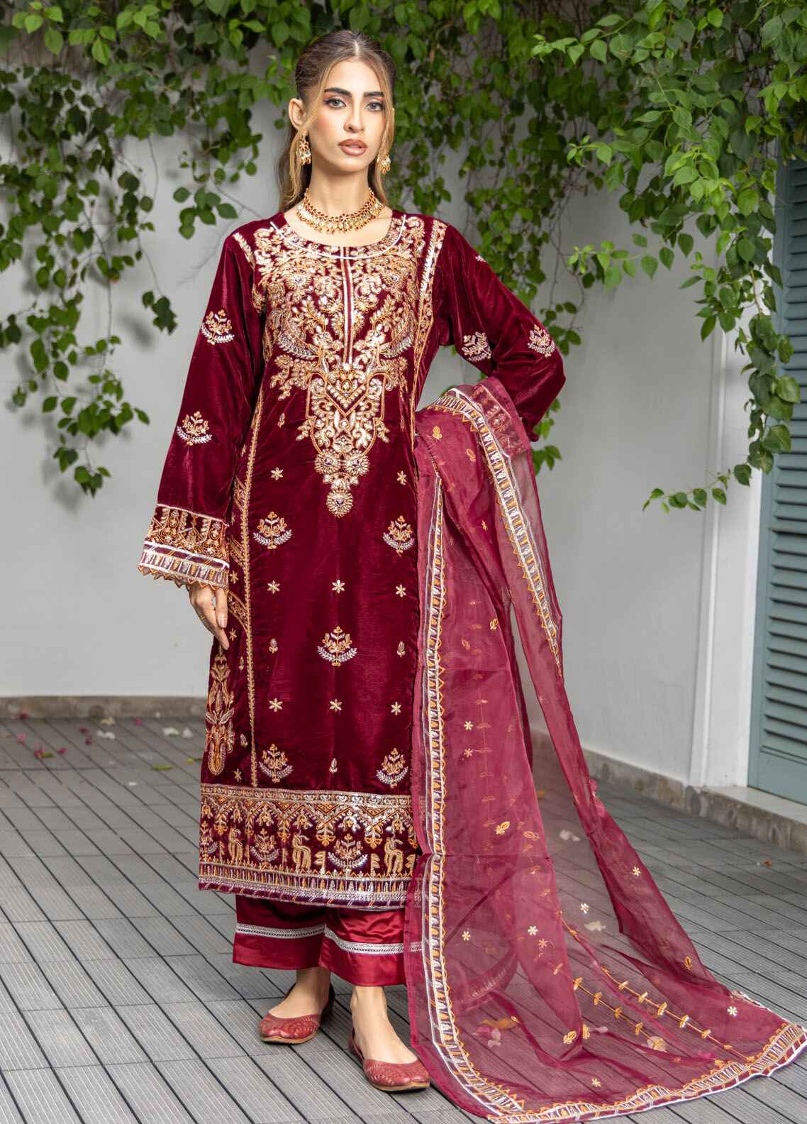 Velvina By Polawn Embroidered Stitched 3 Piece Velvet Suit PD-24-902-Ready to Wear