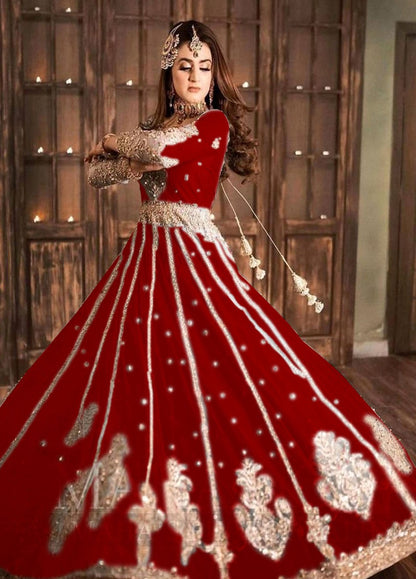 hira mani red dress Embrace tradition with a touch of modern allure. Hira Mani gracing our deep red formal rawsilk outfit complimenting with chiffon mukesh work duppata. At @sahersukera every outfit is made with attention to